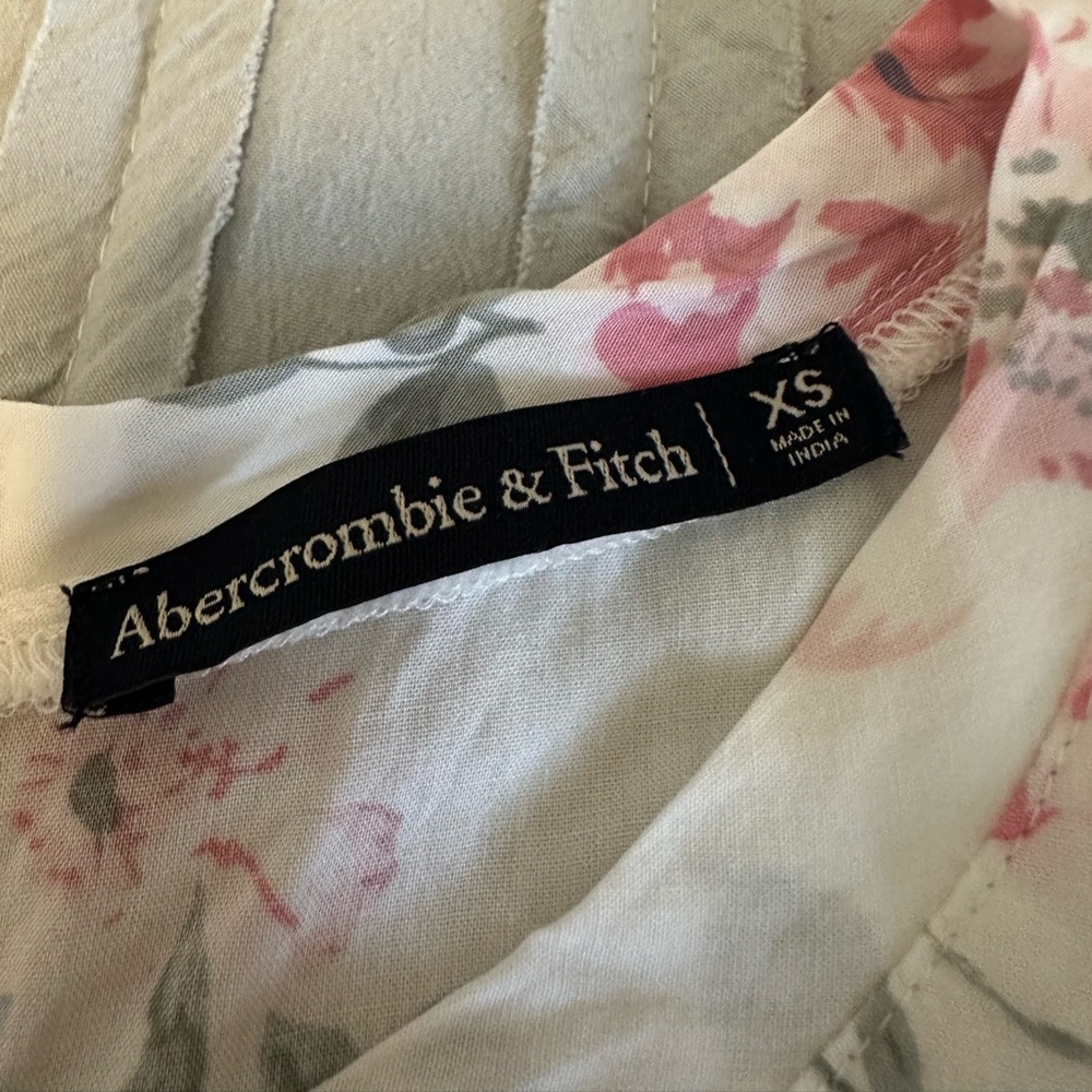 Abercrombie & Fitch Floral and Button Blouse | Size XS - Picture 3 of 5